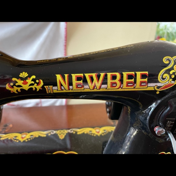 Sewing Machine - Picture 5 of 11